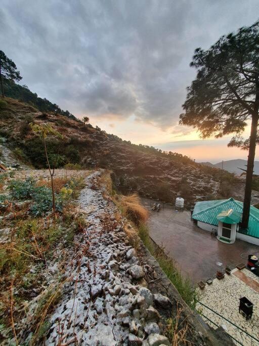 Kasauli Cascade A Cheerfull 4 Bedroom Challet Exterior foto